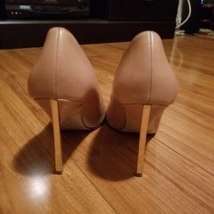 Enzo Angiolini Nude Pumps